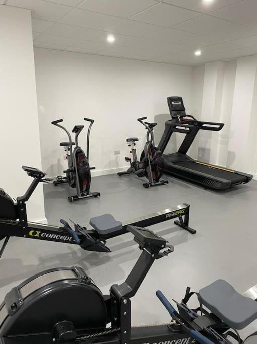 Brand New Luxury Apartment With Free Parking And Gym Solihull Exterior photo